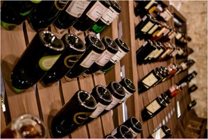 Ko tikėtis šampano bare, įsikūrusiame šalia Marijos radijo?