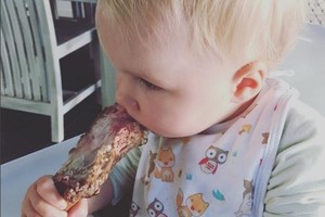 Kaip urvinis žmogus maitinama mažylė sirgo tik kartą