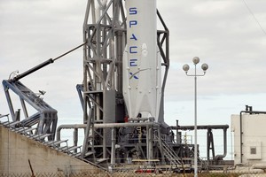 „SpaceX“ raketa iškėlė palydovą, bet nutupdyti jos nepavyko