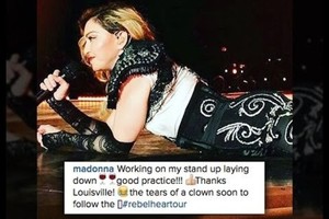 Galbūt girta į koncertą atvykusi Madonna tyčiojosi iš gerbėjų