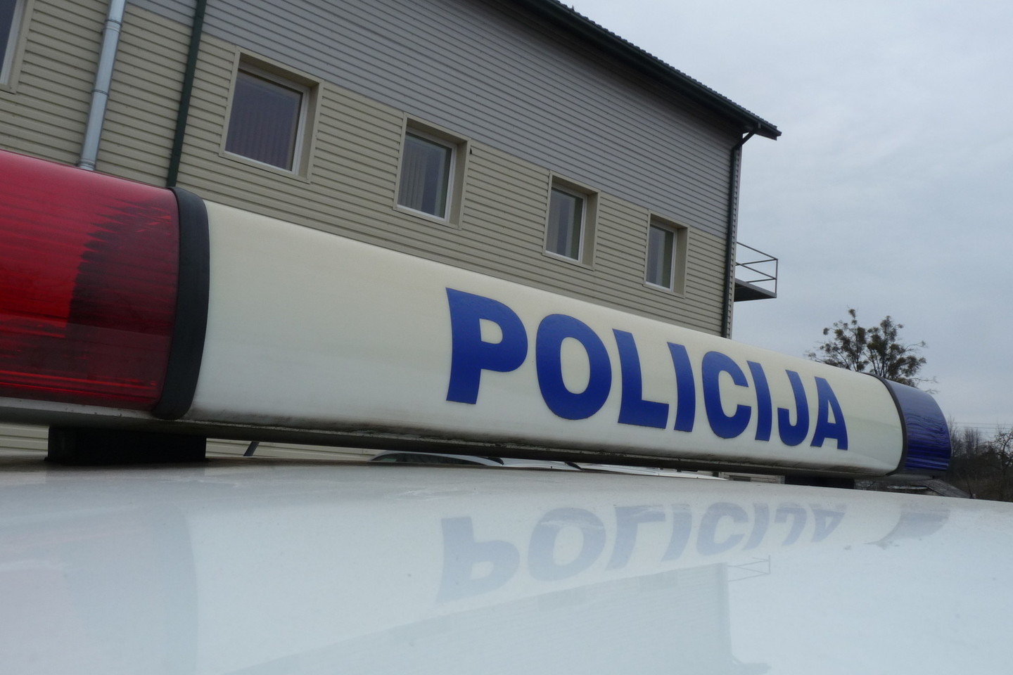 Kazlų Rūdos policijos komisariato pareigūnai aiškinasi, kas pavogė sugedusį jurbarkiškio automobilį.