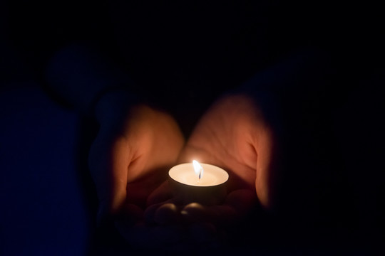 Mirė plaučių uždegimu sirgęs mažylis