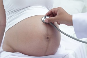 Medikai perspėja neščiąsias dėl itin pavojingo viruso