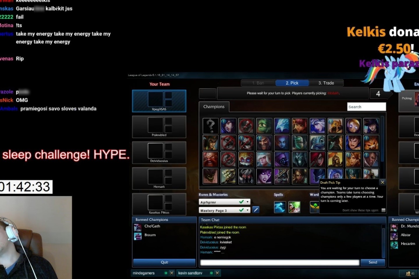 Likus mažiau nei dviem valandoms tapo akivaizdu: vaikinui vis sunkiau išsilaikyti.