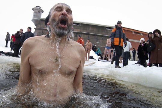 Du milijonai rusų šoko į ledinį vandenį