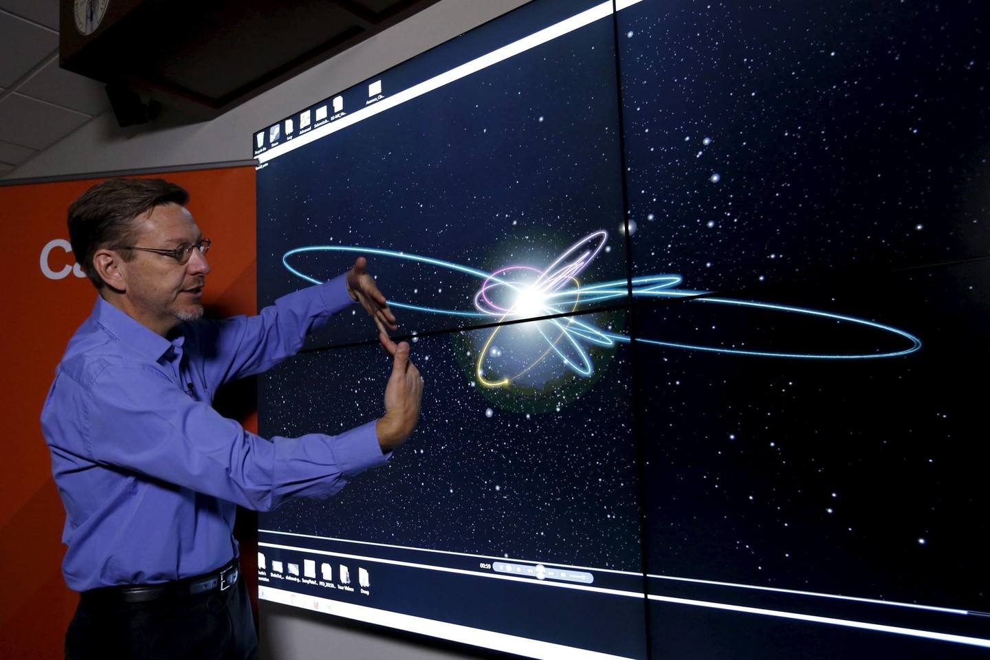 „Plutono žudiku“ vadinamas astronomas Mike'as Brownas pareiškė vis dėlto tikįs, kad Saulės sistema turi devynias planetas. Tik devintoji yra ne Plutonas.