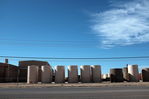 Po naujų „Islamo valstybės“ atakų dega naftos rezervuarai