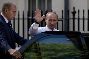 Britų spauda apie V. Putiną: „Kvaila nuolaidžiauti žudikui“