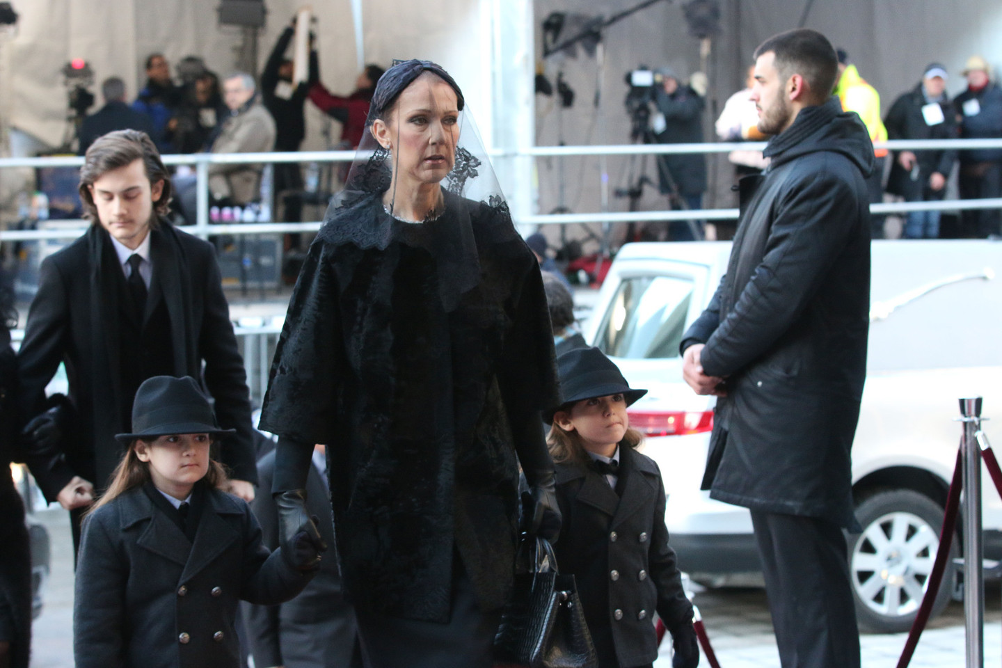 Celine Dion su vaikais vyro laidotuvėse.<br>ViDA Press nuotr.