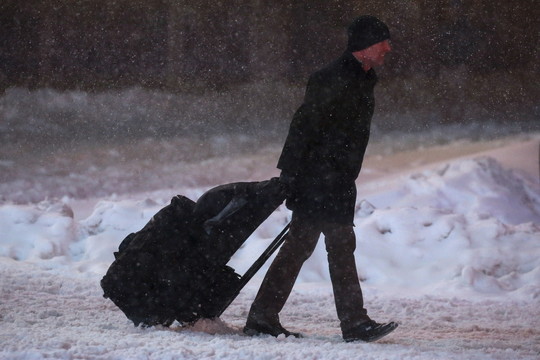 Po galingos sniego audros JAV vaduojasi iš pusnų.<br>„AFP“/“Scanpix“ nuotr.