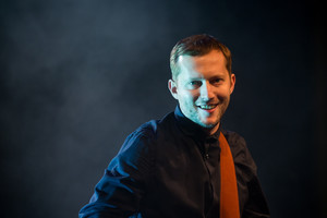 T. Sinickis netikėtai atšaukė pasirodymą M.A.M.A. ceremonijoje