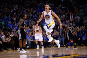 „Warriors“ ir S. Curry paraiška – išspardė ir „Spurs“ užpakalius