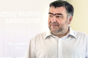 Politinėje kovoje įsisiūbavo giminių paieškos