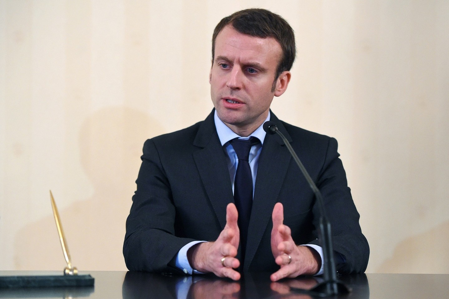 „Mūsų viltis – kad visos šalys laikysis savo įsipareigojimų pagal Minsko susitarimus, o tai leistų atšaukti sankcijas“, – aiškino E.Macronas.
