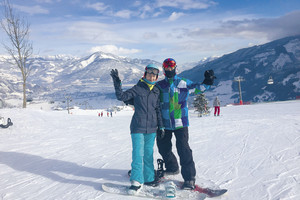 Mylimasis „Inži“ įkūrėją įtraukė į žiemos pramogas kalnuose