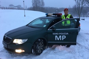 Karo policininko žygdarbis: jei būtų laukęs, mergina būtų žuvusi