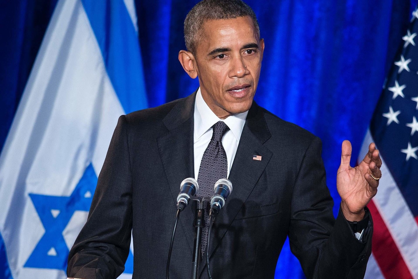 „Antisemitizmas vėl stiprėja ir kad puolimas prieš bet kurį tikėjimą yra puolimas prieš visas religijas“, – sakė B. Obama.<br>AFP/ Scanpix nuotr.