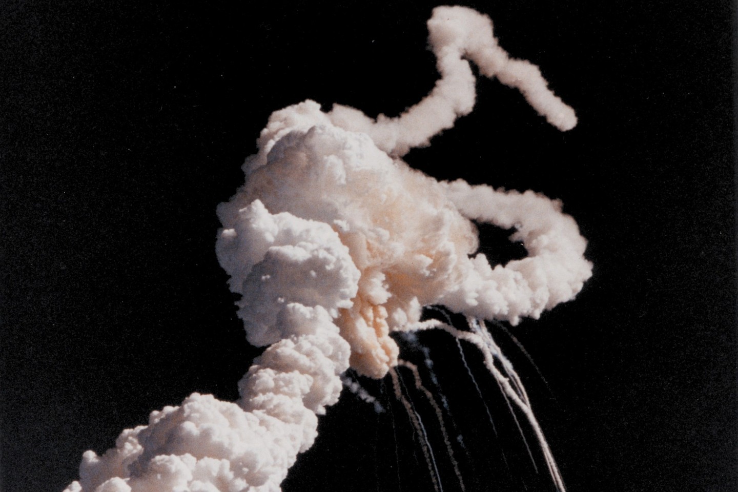Erdvėlaivis „Challenger“ sprogo iškart po pakilimo.<br>Reuters/Scanpix nuotr.