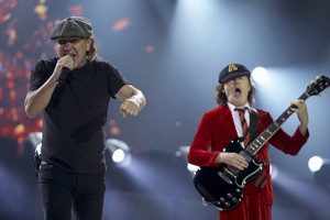 Grupė AC/DC griežtai užsimojo prieš muzikos piratus