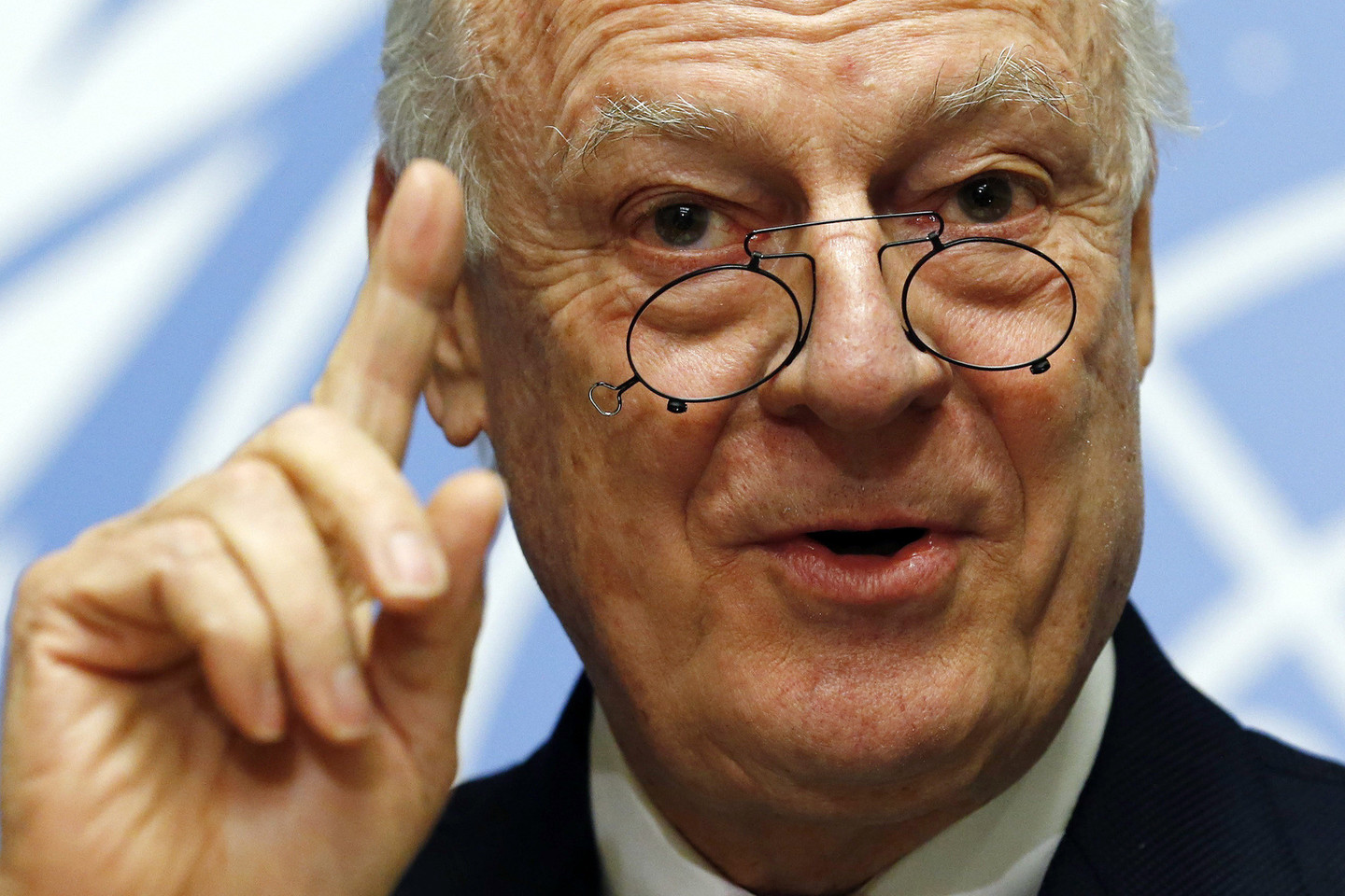 JT specialusis pasiuntinys Stafanas de Mistura ketvirtadienį paskelbtame vaizdo pranešime Sirijos žmonėms sakė, kad numatytos derybos gali būti jų šalies paskutinė viltis pasiekti taiką pilietiniame kare.