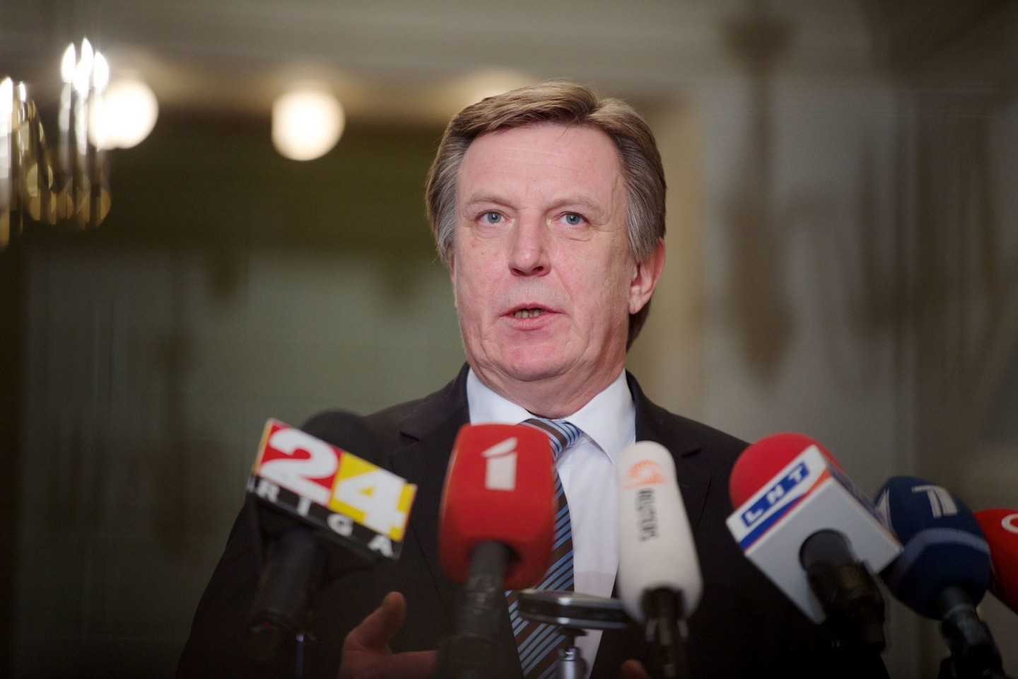 Latvijos valdančiosios koalicijos partijos ketvirtadienį trišaliame susitikime sutarė dėl atsakomybės sričių pasidalijimo būsimoje vyriausybėje, pranešė kandidatas į premjerus Maris Kučinskis.
