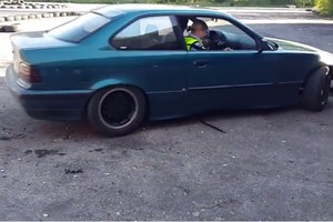 Jaunos pareigūnės pramoga – su padangas svilinančiu BMW