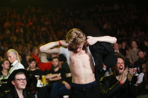 M.A.M.A. ceremonijoje – pusnuogio dainininko šėlionės