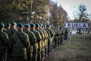 Apklausa: lietuviai pozityviai vertina Lietuvos kariuomenę