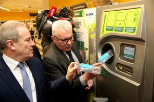 Užstatas: taromatai jau pražiodė nasrus skardinėms ir pakuotėms