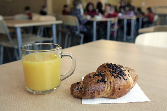 Tėvai apskundė mokyklą: vaikų mityboje – uždrausti riebalai