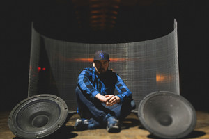 Reperis Yga pristato solinį albumą ir dainą apie „barakudas“