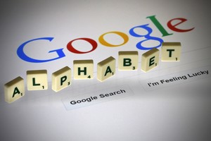 „Google“ valdanti kompanija tapo pačia brangiausia pasaulyje