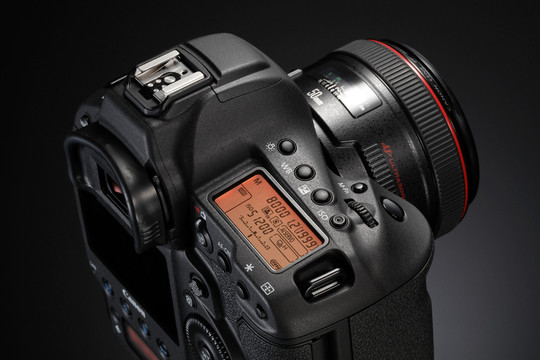 „Canon“ pristatė geriausią savo sukurtą fotoaparatą