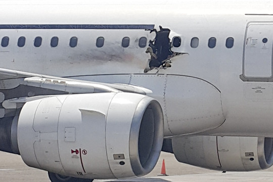 Sprogimą Somalio keleiviniame lėktuve galėjo sukelti bomba