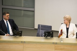 D. Grybauskaitė kviečia A. Butkevičių „rimto pokalbio“