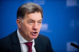 Algirdas Butkevičius neketina nutraukti atostogų Karibuose