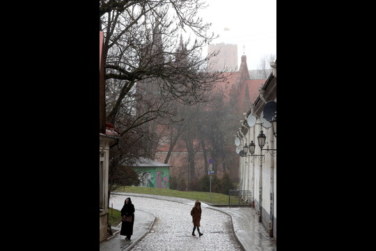 Vilnius trečiadienio popietę. Saulę staiga pakeitė dulksna.<br>R.Danisevičiaus nuotr.