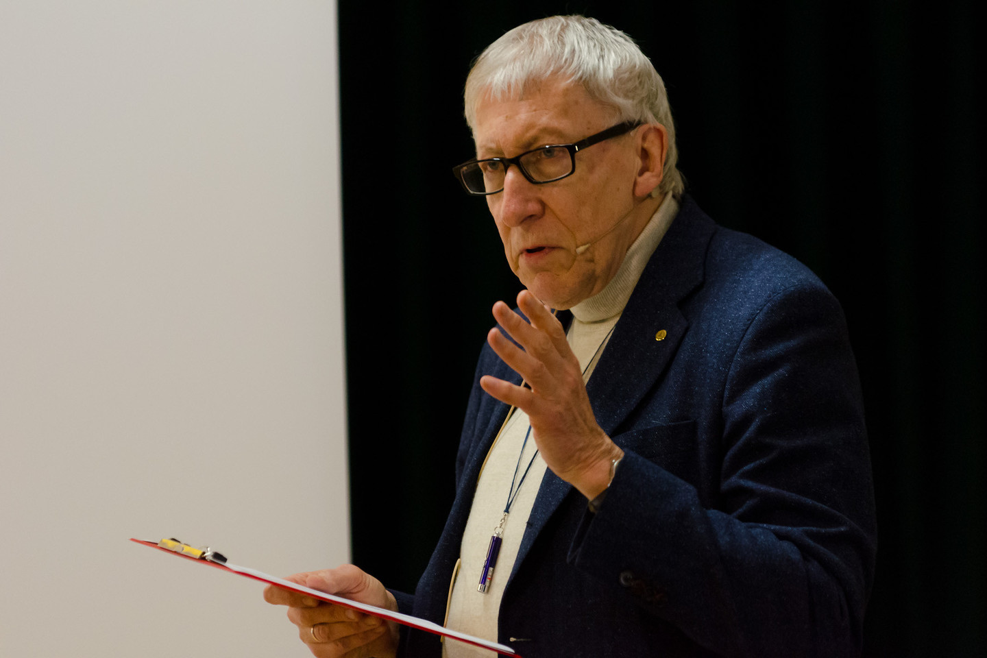 „Muzika – ne tik meno šaka, žmonių bendravimui reikalinga kalba, bet ir stipri jėga, turinti savyje ir griovimo“, – teigė kompozitorius G.Kuprevičius.