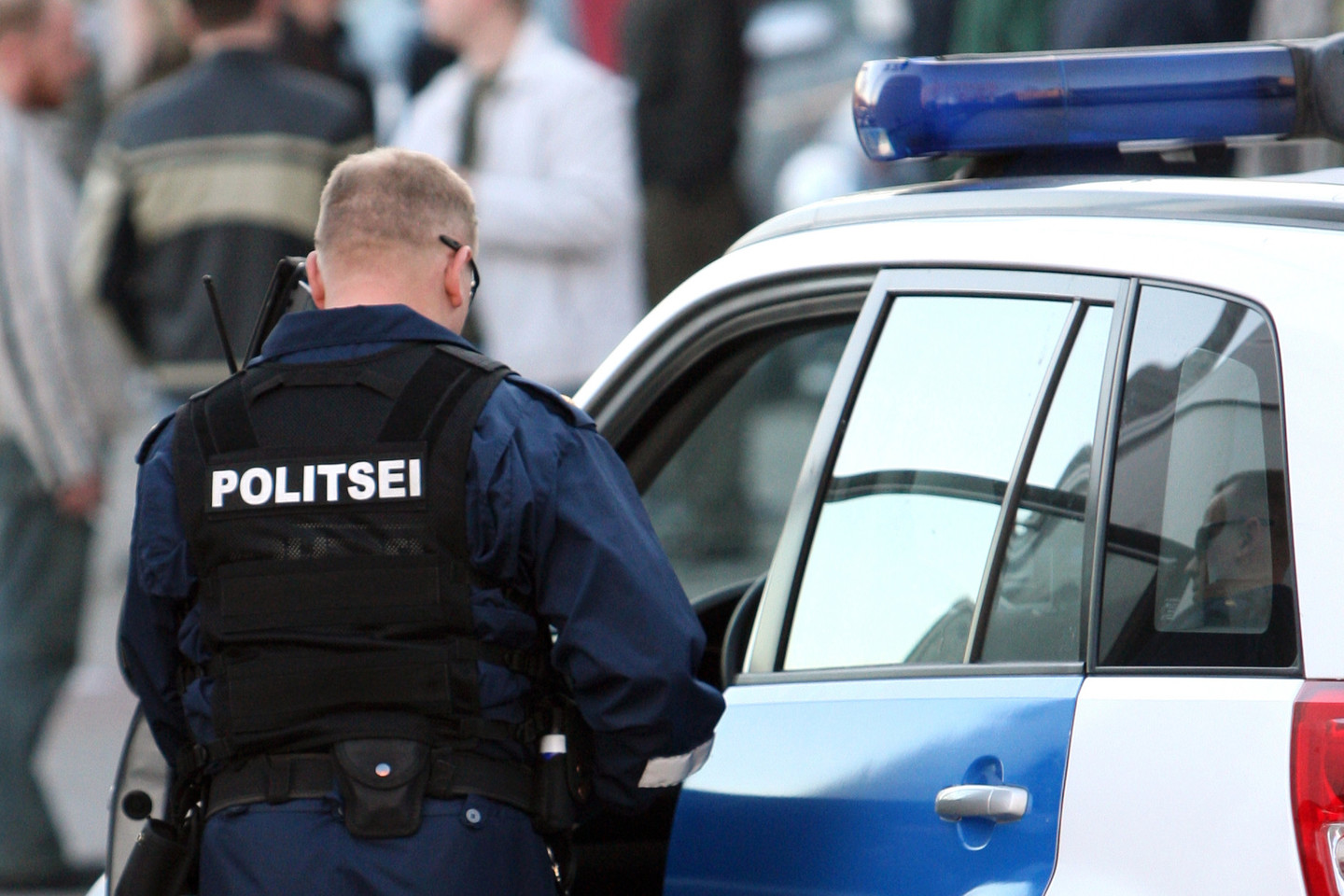 Taksisto nužudymu įtariami estai suimti dviem mėnesiams, kada jie bus grąžinti Estijos policijai, kol kas neaišku.
