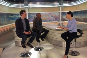 Britų žvaigždei Tricky Vilnių primena pažintis su gražia mergina