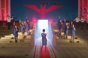 Grupė „Pussy Riot“ tyčiojasi iš Rusijos teisėsaugos