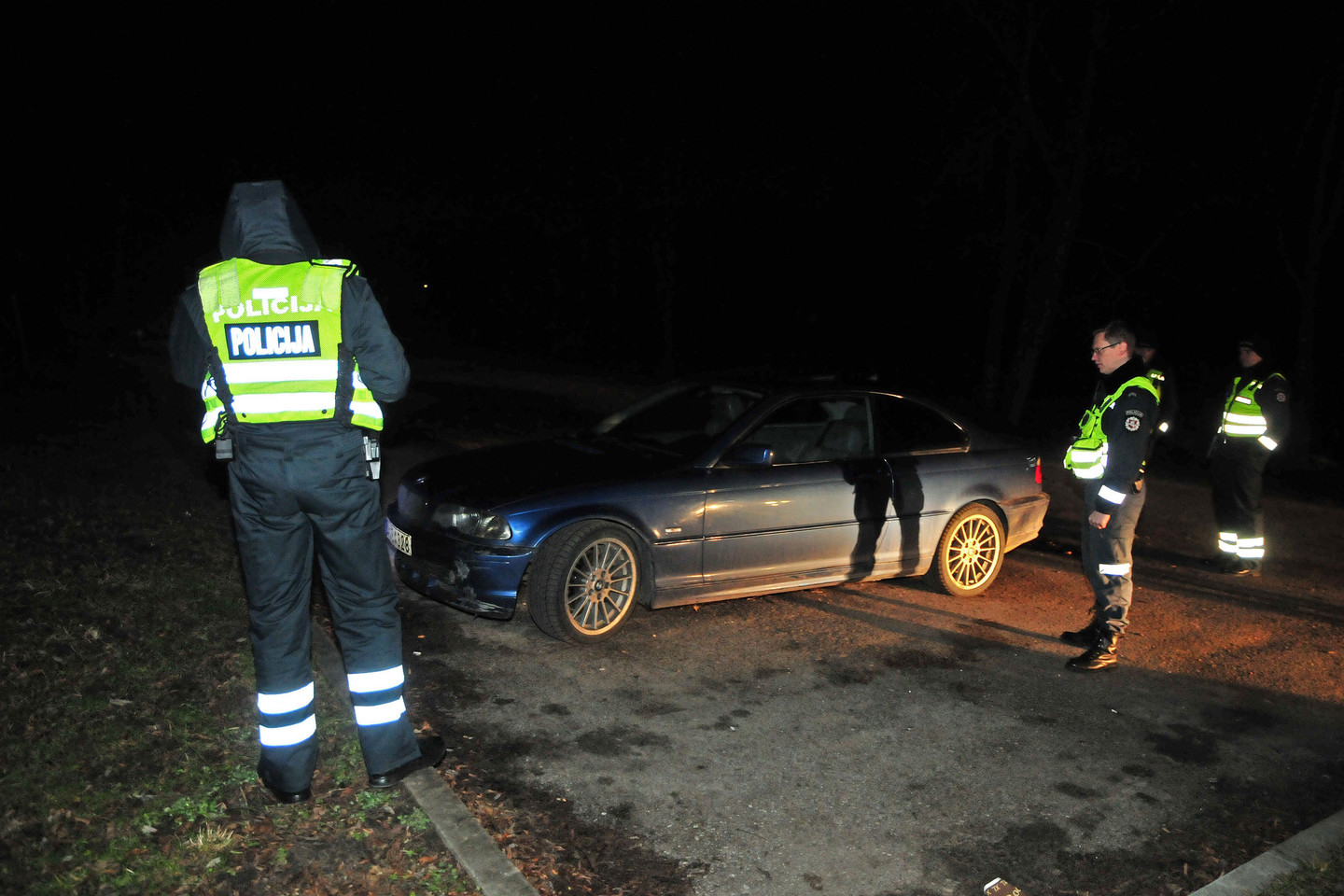 Pagrobto BMW paieškai ir nusikaltėlių sulaikymui buvo mestos didžiulės pareigūnų pajėgos.