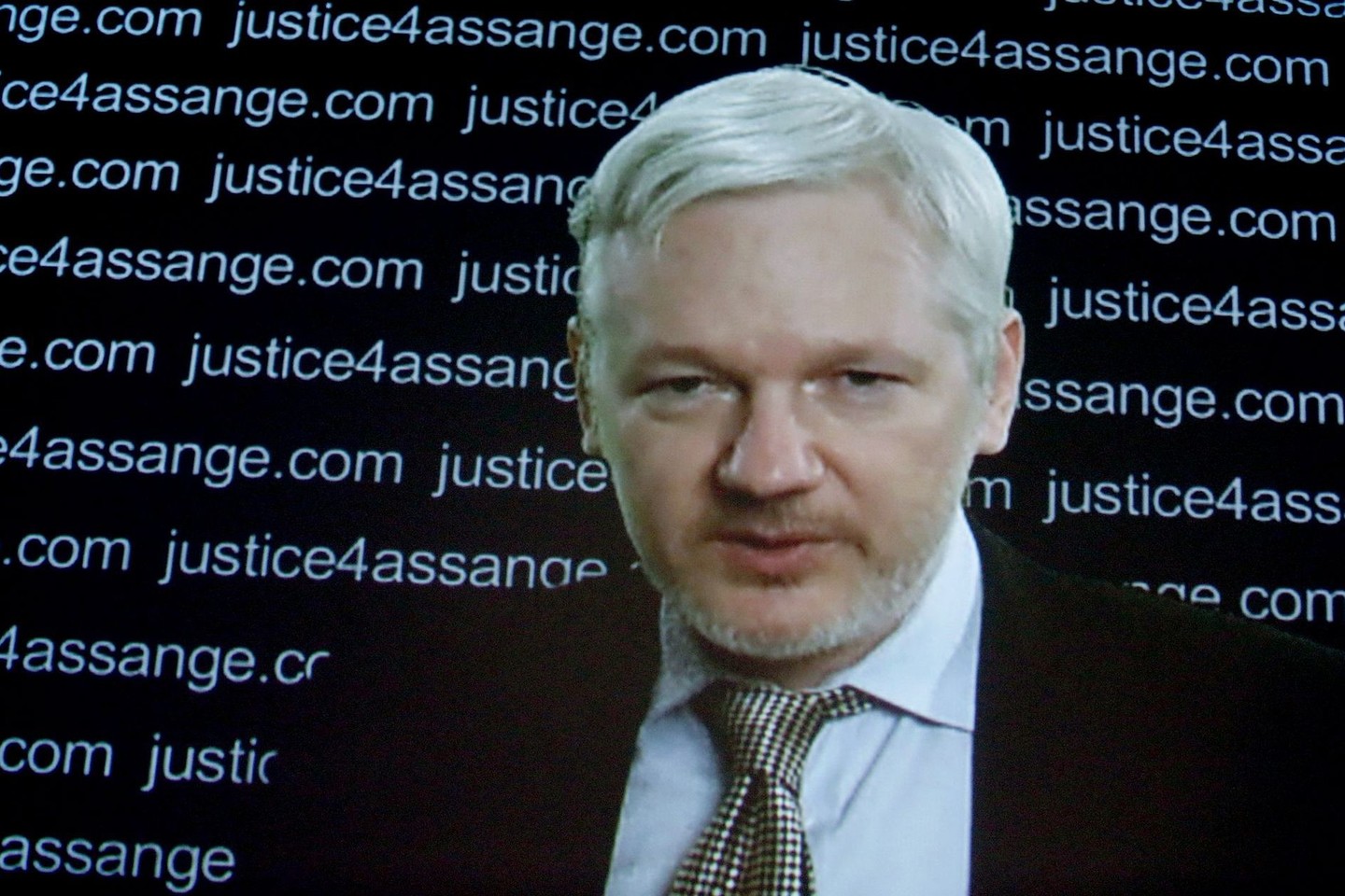 J. Assange 'as jau ilgiau negu trejus metus slapstosi Ekvadoro ambasadoje Londone.