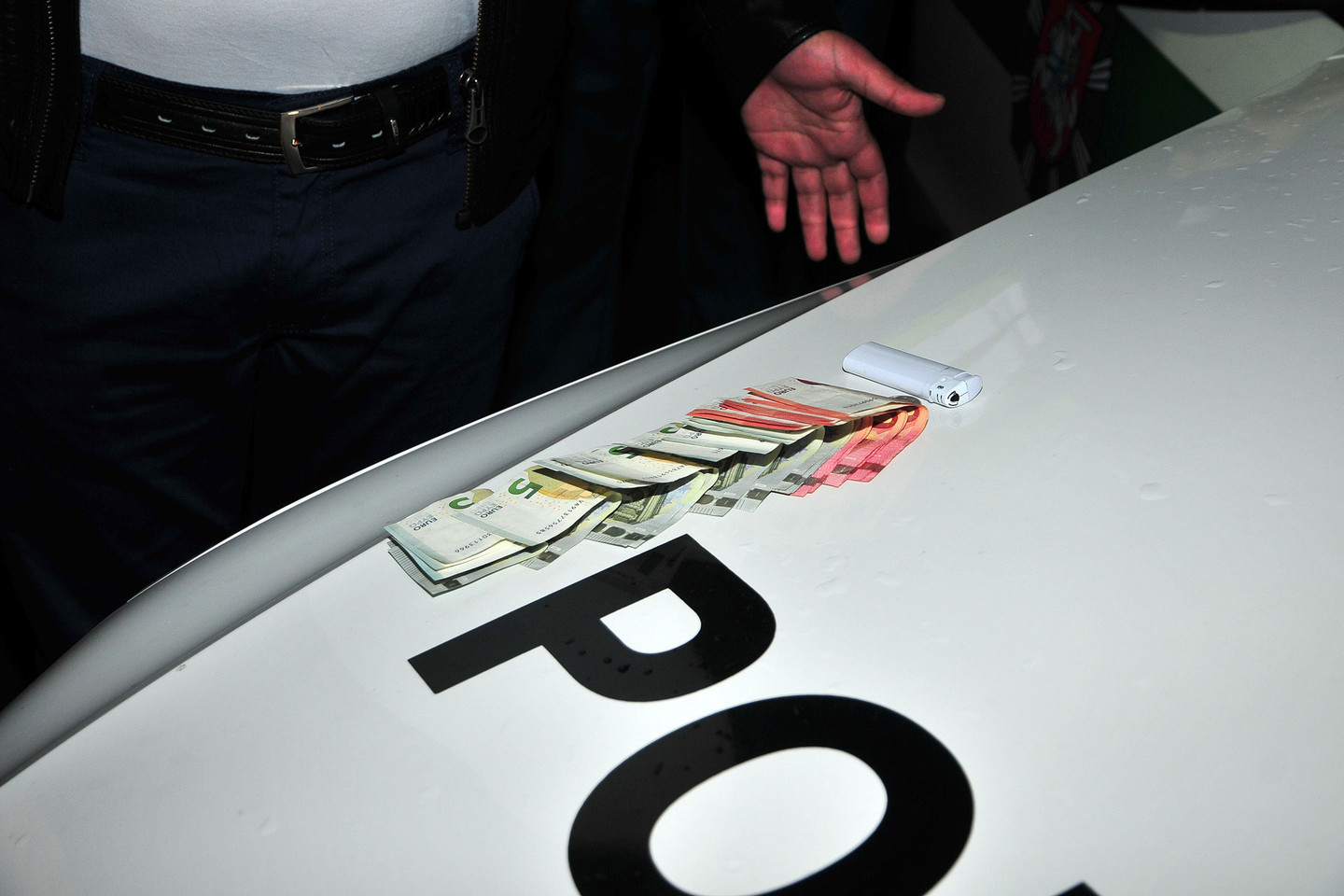 Keturi KET pažeidėjai policininkams nesėkmingai bruko pinigus.