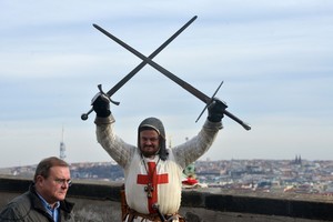 Europiečiai ginkluojasi – ruošiasi atremti pabėgėlių atakas
