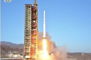Šiaurės Korėjos į kosmosą paleista raketa supykdė pasaulį