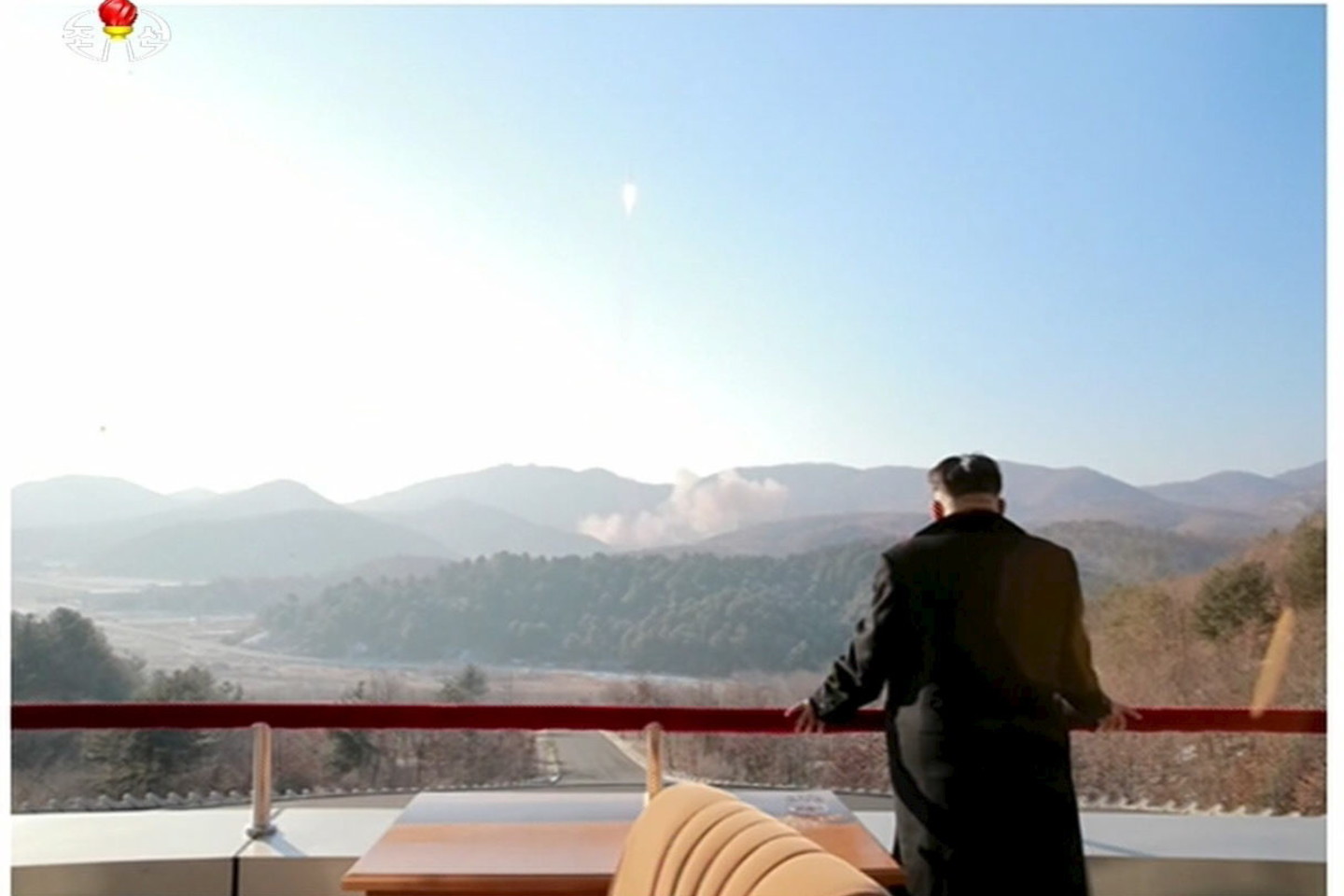 Pati Šiaurės Korėja teigia, kad satelito „Kwangmyongsong-4“ paleidimas buvo „sėkmingas“.<br>Reuters/Scanpix nuotr.