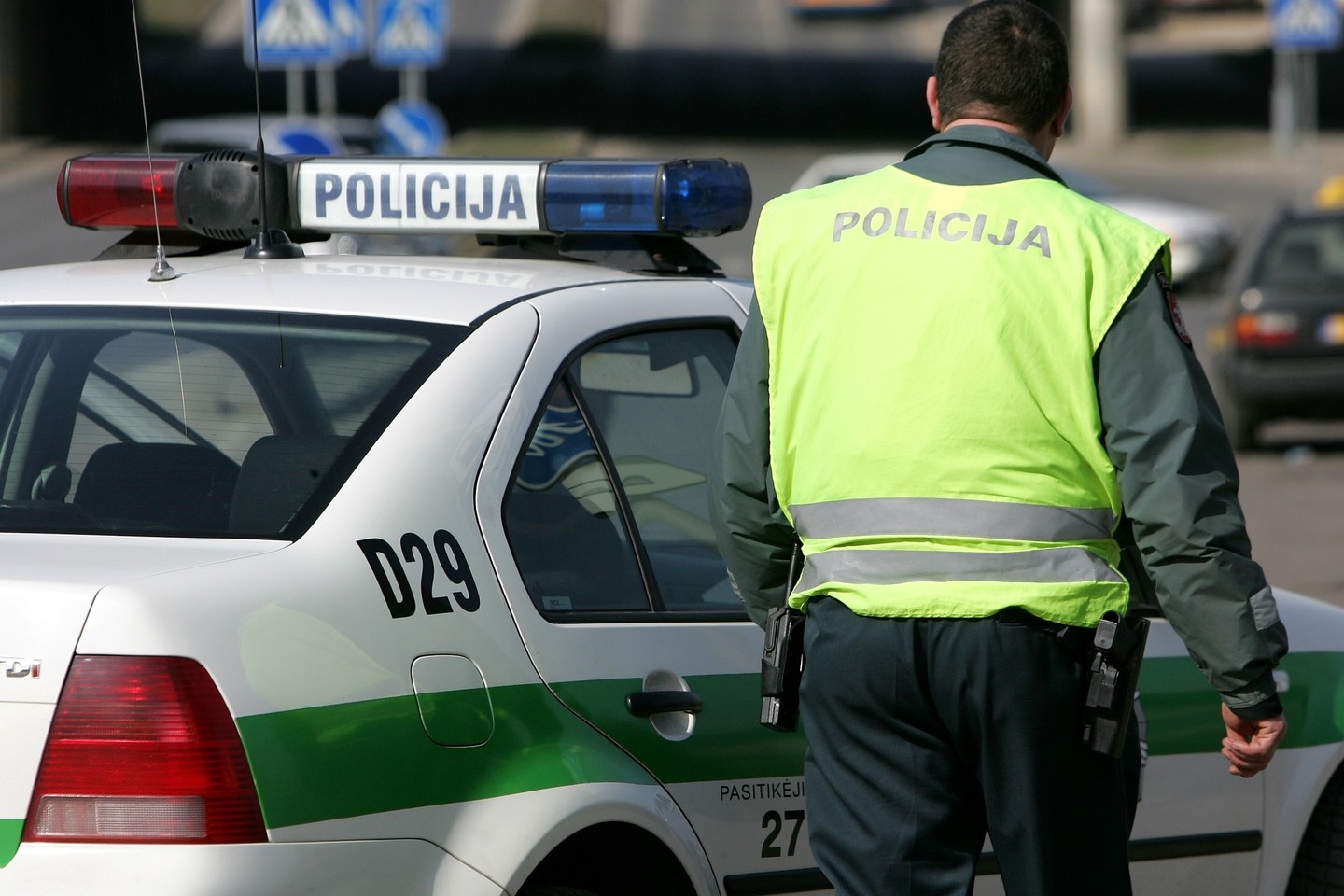 Automobilį „Renault Megane Scenic“ neblaivus pareigūnas vairavo ne tarnybos metu ir neuniformuotas. Jam nustatytas 2,27 promilės girtumas.