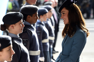 Pirmą kartą viešumoje šiemet pasirodžiusi Catherine vėl žibėjo