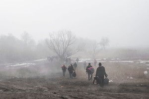 Makedonija siunčia žinią migrantams: „Liaukitės kirtę sieną“